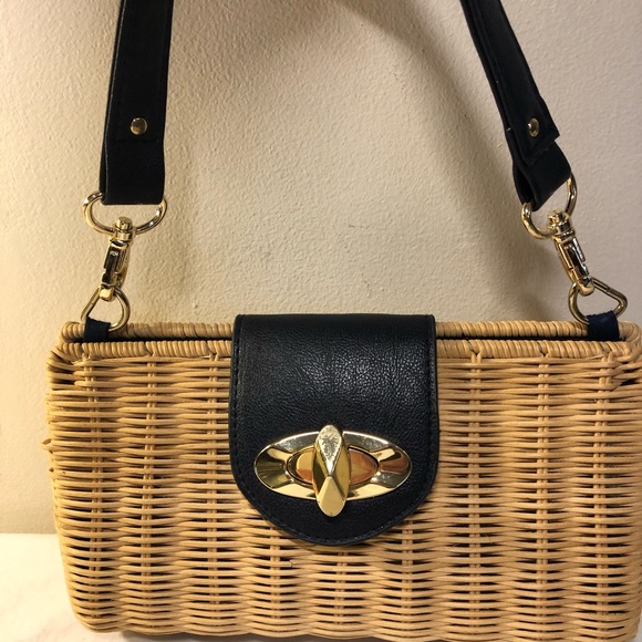 Handbags - Cute Rattan Purse Bag With Lining, Detatcable Strap And Closure Straw Gold Trim